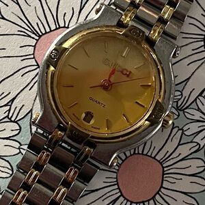 Gucci Gold and Silver Quartz Watch 9000L